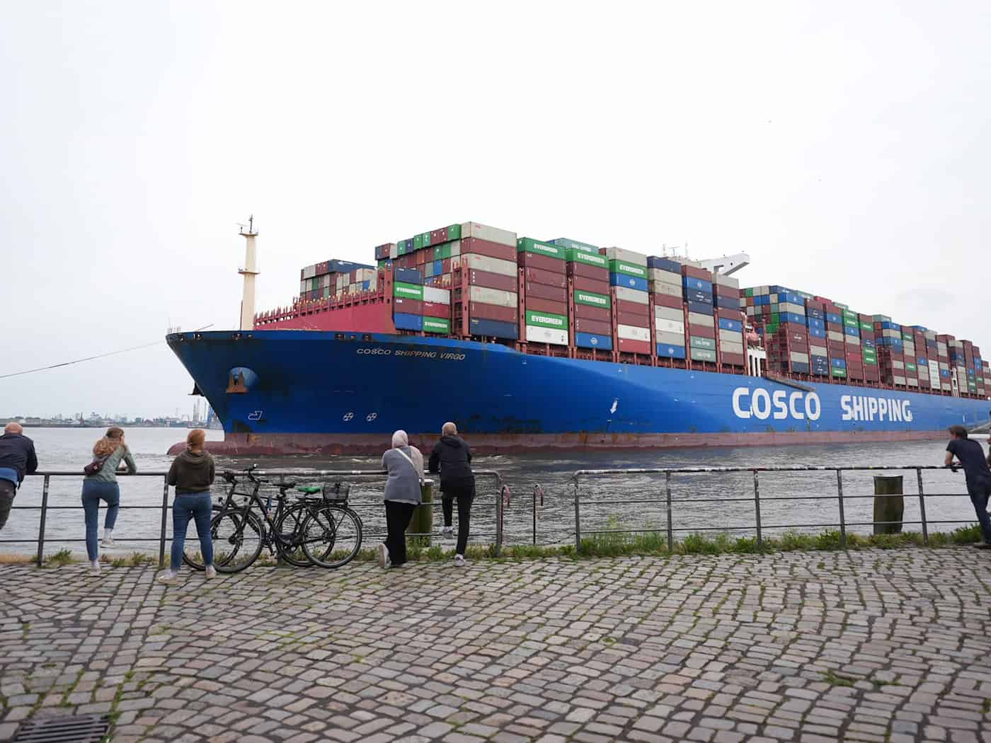 Die Reederei Cosco will die Spedition Konrad Zippel übernehmen. (Archivbild) / Foto: Marcus Brandt/dpa