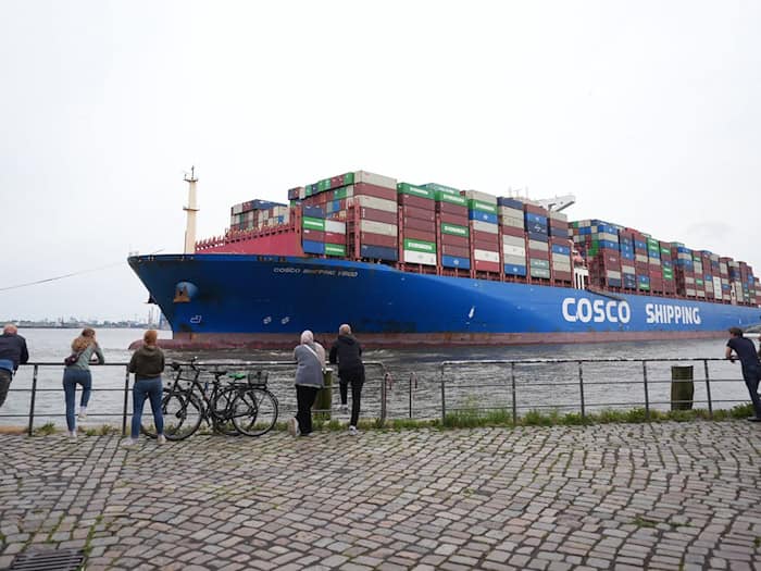 Die Reederei Cosco will die Spedition Konrad Zippel übernehmen. (Archivbild) / Foto: Marcus Brandt/dpa