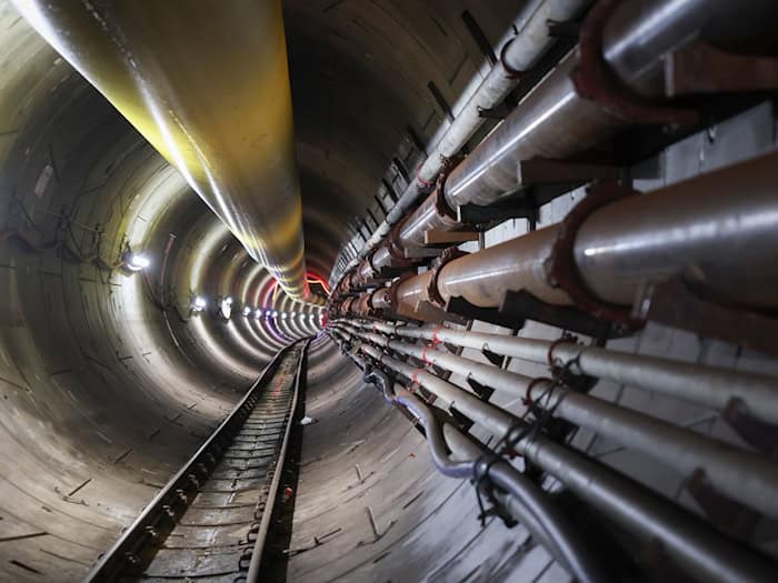 Der Tunnel verläuft zwischen Wewelsfleth in Schleswig-Holstein und Wischhafen in Niedersachsen. (Archivbild.) / Foto: Christian Charisius/dpa