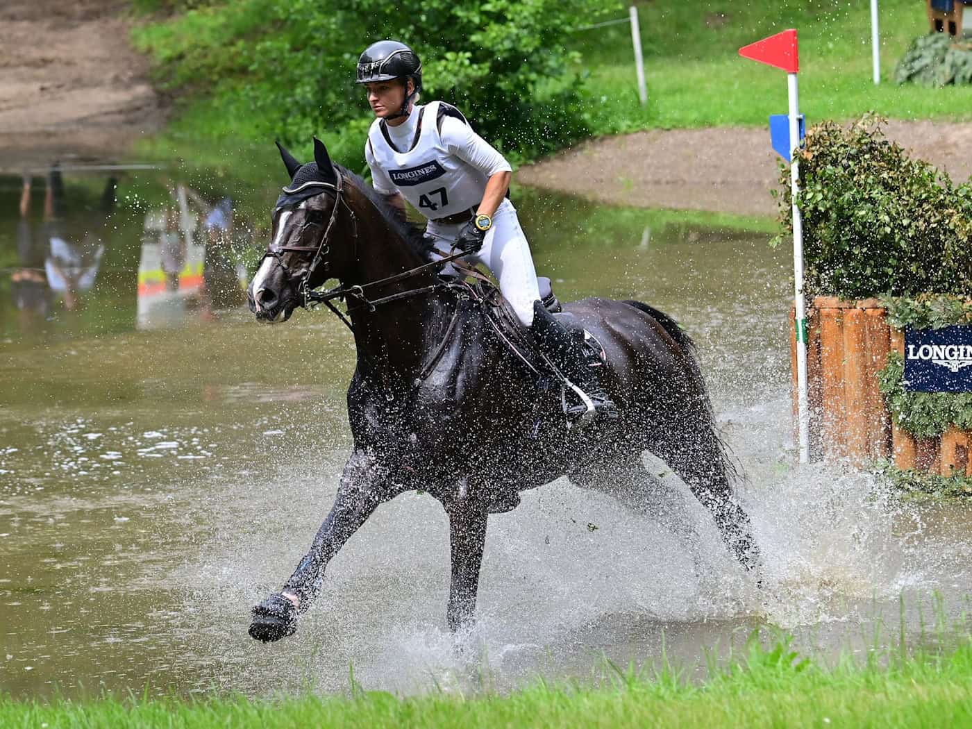 Mit Tullabeg Platinum liegt Julia Krajewski nach dem Geländeritt auf Platz drei der DM-Wertung. / Foto: nordphoto GmbH/ Witke/dpa