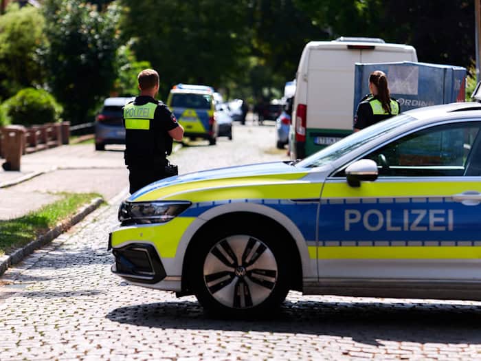 Insgesamt fünf Menschen wurden bei der Gewalttat in Stade getötet.  / Foto: Marcus Golejewski/dpa