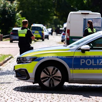 Insgesamt fünf Menschen wurden bei der Gewalttat in Stade getötet.  / Foto: Marcus Golejewski/dpa