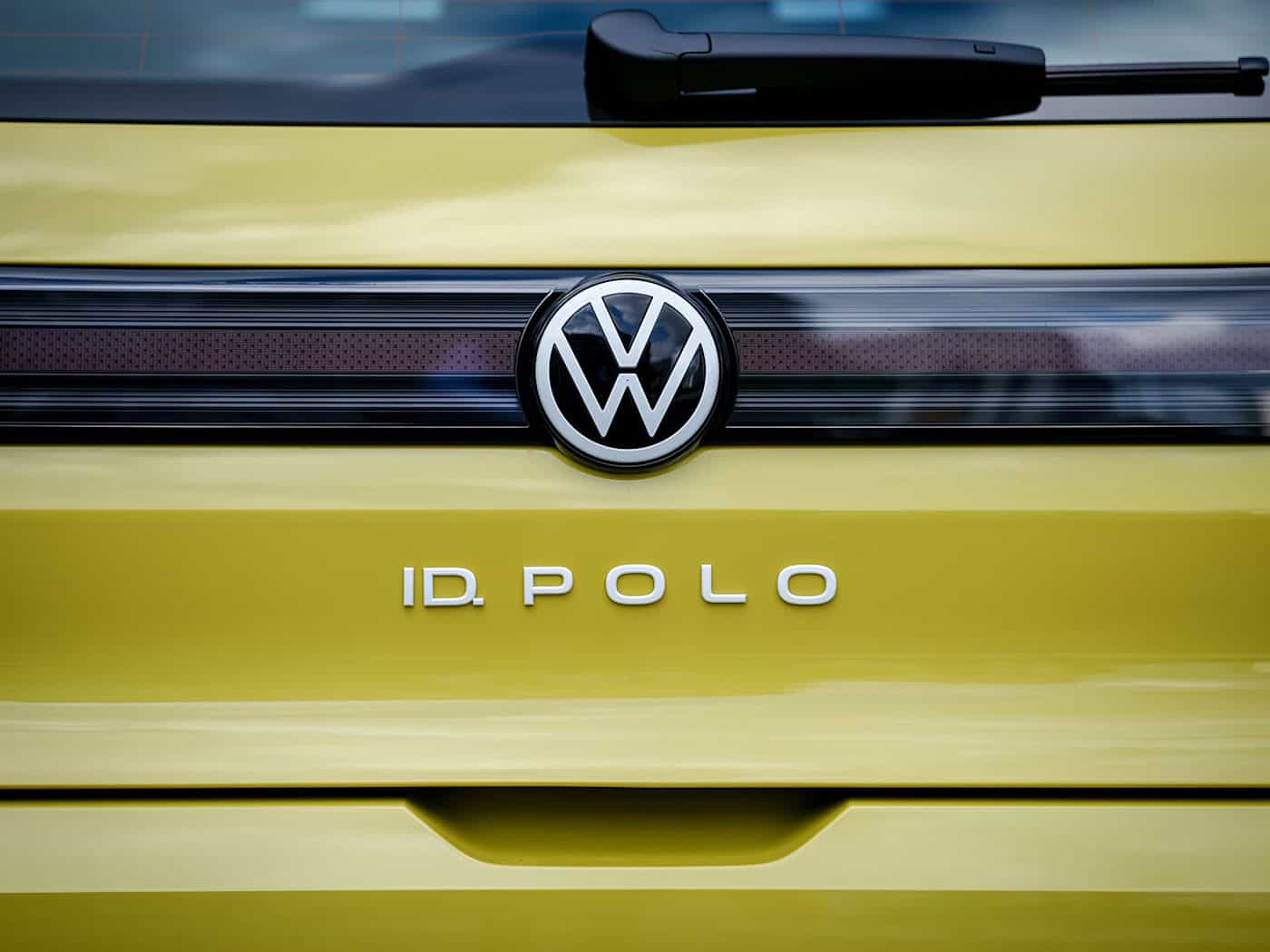 Mit dem ID. Polo verabschiedet sich VW von den Nummern in den Modellnamen und kehrt zu den bekannten Bezeichnungen zurück. Die Studie hatte noch ID.2all geheißen. (Archivbild) / Foto: Kay Nietfeld/dpa