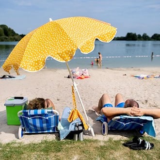 Die Wasserqualität der Badeseen in Niedersachsen und Bremen ist in den meisten Fällen ausgezeichnet. (Symbolfoto)  / Foto: Hauke-Christian Dittrich/dpa