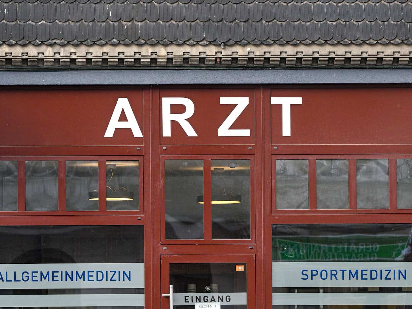 Die Ärztekammer Niedersachsen geht von 96 Behandlungsfehlern im Jahr 2025 aus. (Symbolbild) / Foto: Jens Kalaene/dpa