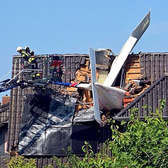 Am Samstagvormittag war die Feuerwehr zu dem Absturzort gerufen worden. / Foto: Fotoreport-DB/NWM-TV/dpa