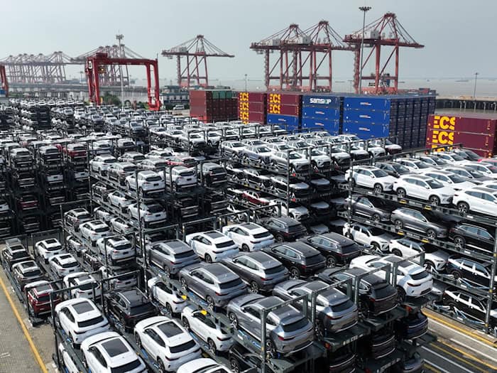 Vor allem in China haben die Autobauer mit Rückgängen zu kämpfen. (Archivbild) / Foto: XinHua/dpa