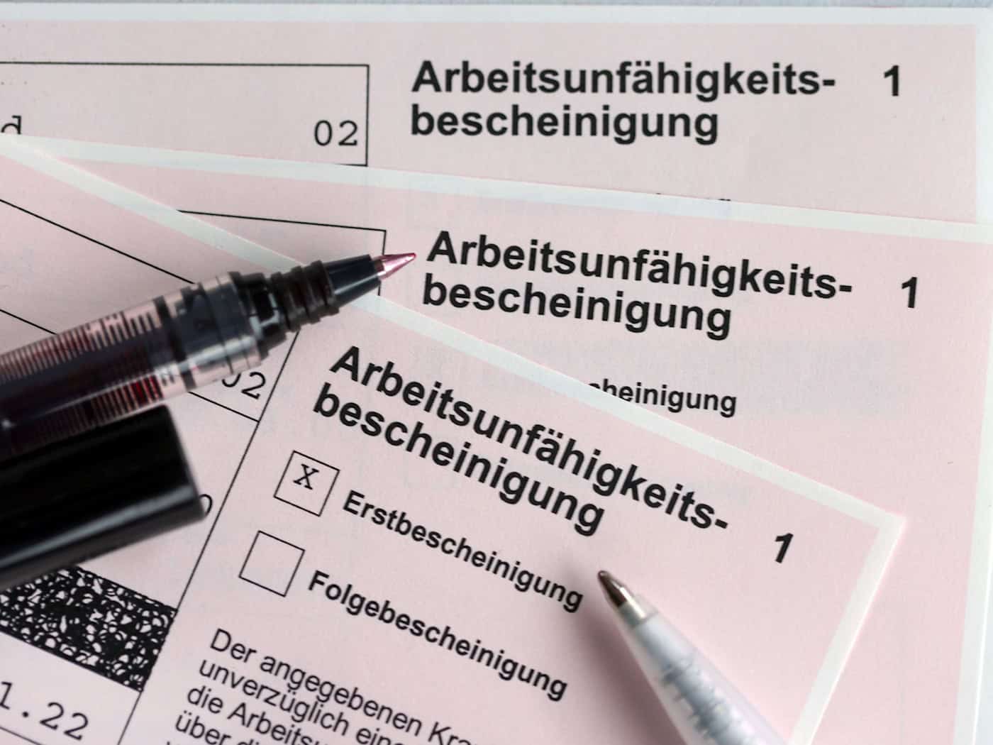 Arbeitgeber können schon heute einen Krankenschein vom ersten Tag an verlangen – der Bund will das nun verpflichtend machen. (Symbolbild) / Foto: Jens Büttner/dpa-Zentralbild/dpa