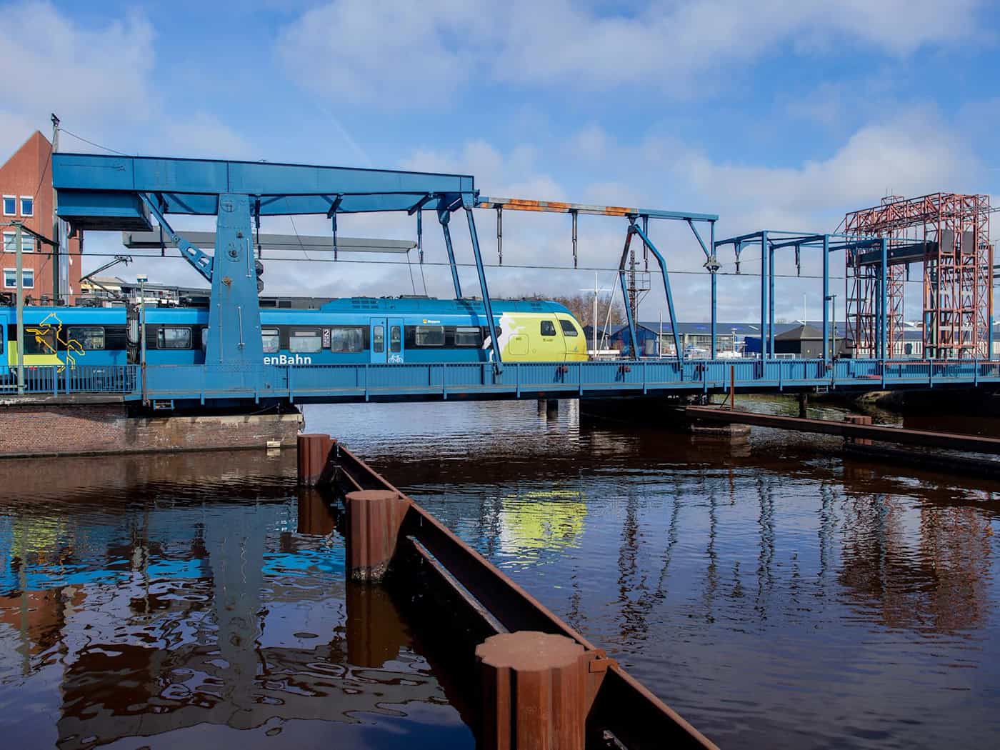 Für Bauarbeiten wird die Brücke drei Wochen lang gesperrt. (Archivbild) / Foto: Hauke-Christian Dittrich/dpa