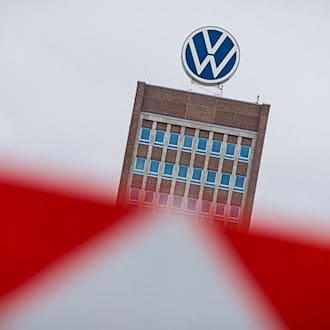 Bei der Aufsichtsratssitzung im Stammwerk in Wolfsburg wurde das Sparpaket des Vorstands abgelehnt. / Foto: Moritz Frankenberg/dpa