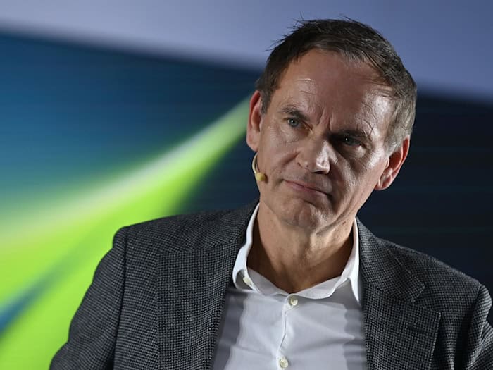 Muss Ende August auf Betriebsversammlungen in Wolfsburg, Emden und Zwickau auftreten: Konzernchef Oliver Blume. (Archivbild) / Foto: Johannes Neudecker/dpa