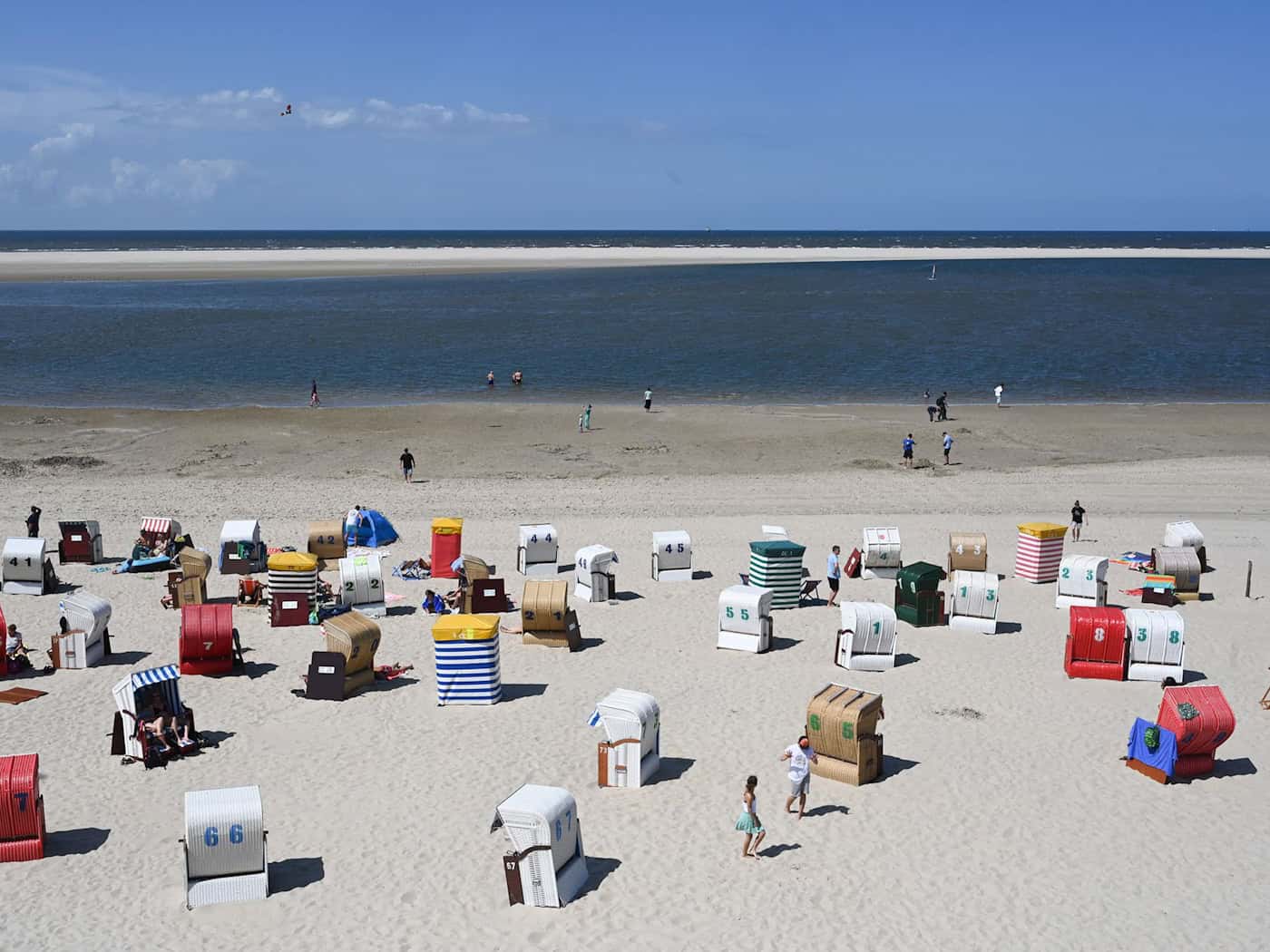 Die nächsten Tage werden zwar vorwiegend sommerlich, doch die Gefahr vor Unwettern bleibt bestehen. (Symbolbild) / Foto: Lars Penning/dpa
