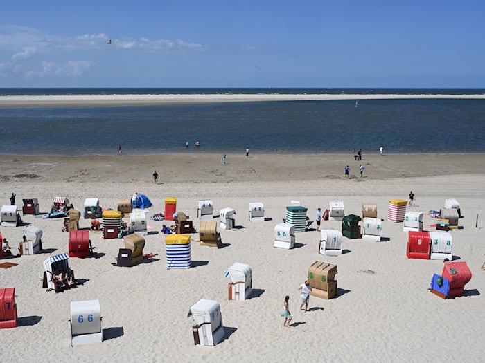 Die nächsten Tage werden zwar vorwiegend sommerlich, doch die Gefahr vor Unwettern bleibt bestehen. (Symbolbild) / Foto: Lars Penning/dpa