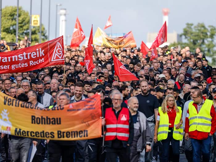 Bremer Mercedes-Beschäftigte protestieren gegen Sparkurs