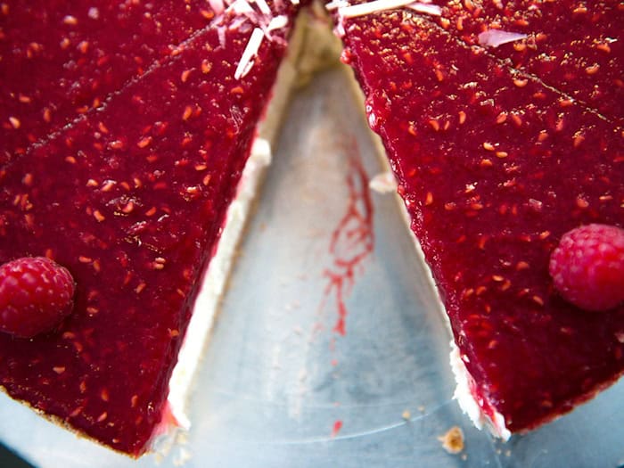 Ein Einbrecher soll Kuchen verteilt haben. (Symbolbild) / Foto: Lisa Ducret/dpa