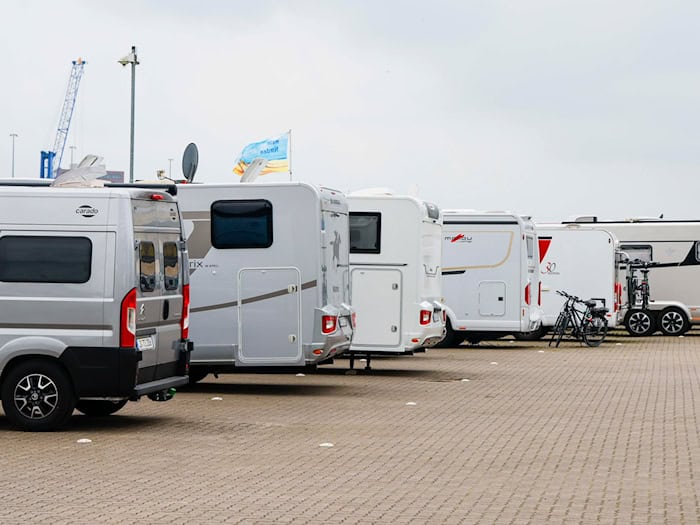 Auf einigen Wohnmobil-Stellplätzen müssen Urlauber in Schleswig-Holstein, Mecklenburg-Vorpommern und Niedersachsen in diesem Jahr mehr zahlen. (Symbolbild) / Foto: Frank Molter/dpa