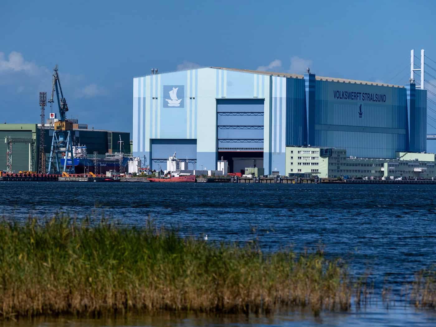 In Stralsund wird demnächst an einem Auftrag für die Deutsche Marine gearbeitet. (Archivbild) / Foto: Stefan Sauer/dpa