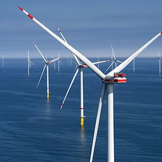 Der Offshore-Windpark «He Dreiht» von EnBW entsteht nordwestlich von Borkum in der Nähe des Windparks «Hohe See». (Archivfoto) / Foto: Lars Penning/dpa
