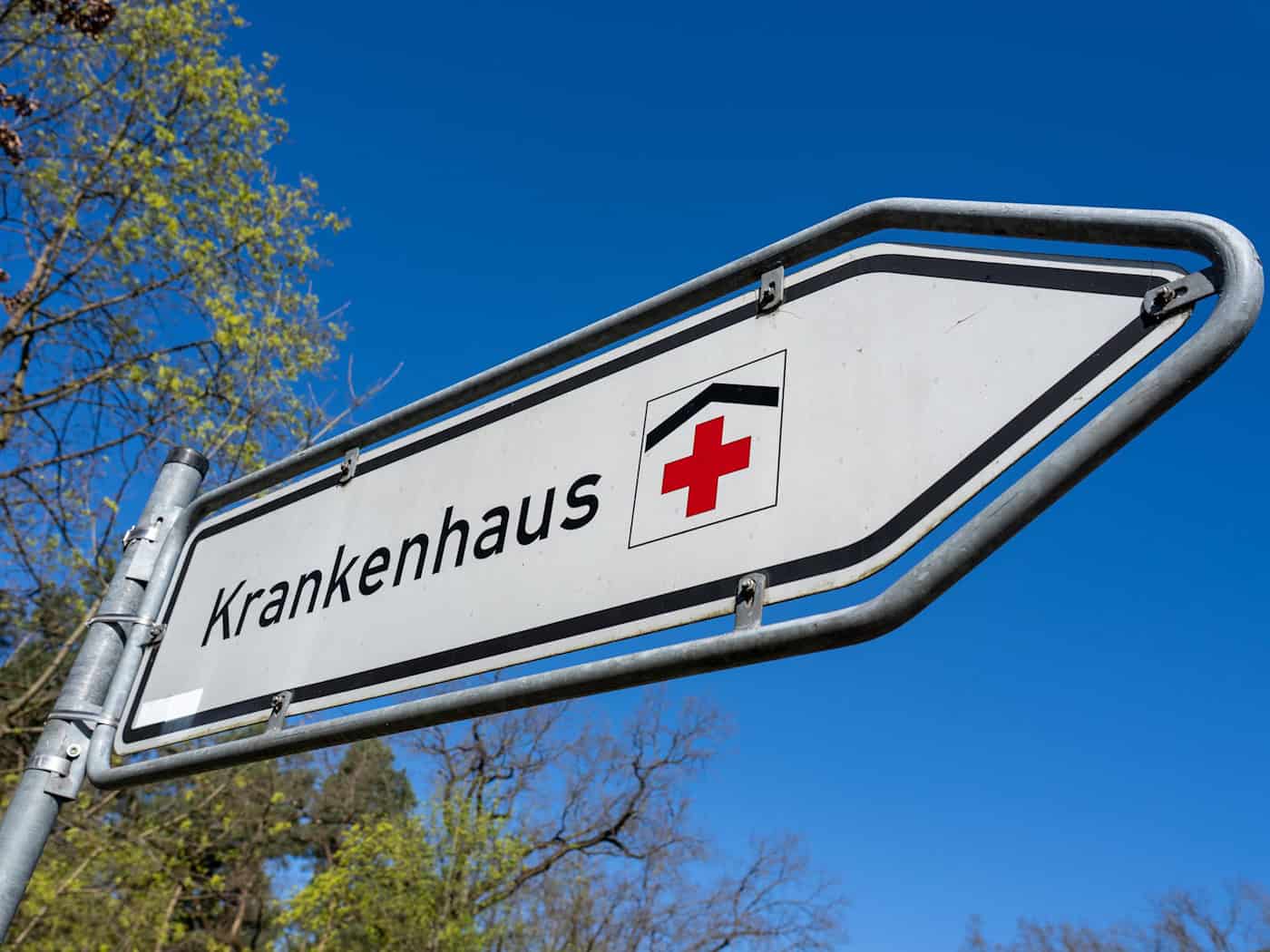 Auf dem Weg Richtung Kreißsaal befunden setzte direkt vor der Klinik die Geburt ein. (Symbolbild) / Foto: Soeren Stache/dpa