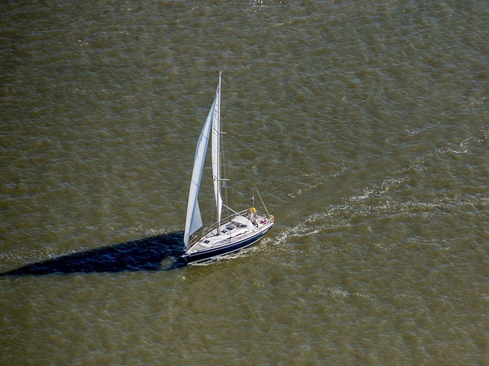 Ein Segelboot lief am Nordstrand der Insel Norderney auf Grund. (Symbolbild) / Foto: Hauke-Christian Dittrich/dpa