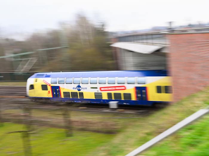 Nach Unwetter und Stellwerksstörung fahren die Züge zwischen Hannover und Hamburg wieder planmäßig. (Symbolbild) / Foto: Julian Stratenschulte/dpa
