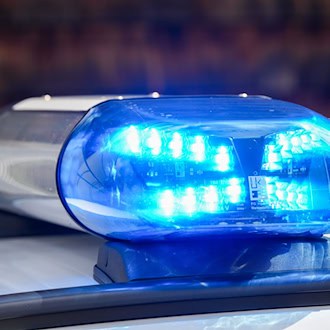 Der Verdächtige händigte eine nicht geladene Schreckschusswaffe aus. (Symbolbild) / Foto: Soeren Stache/dpa
