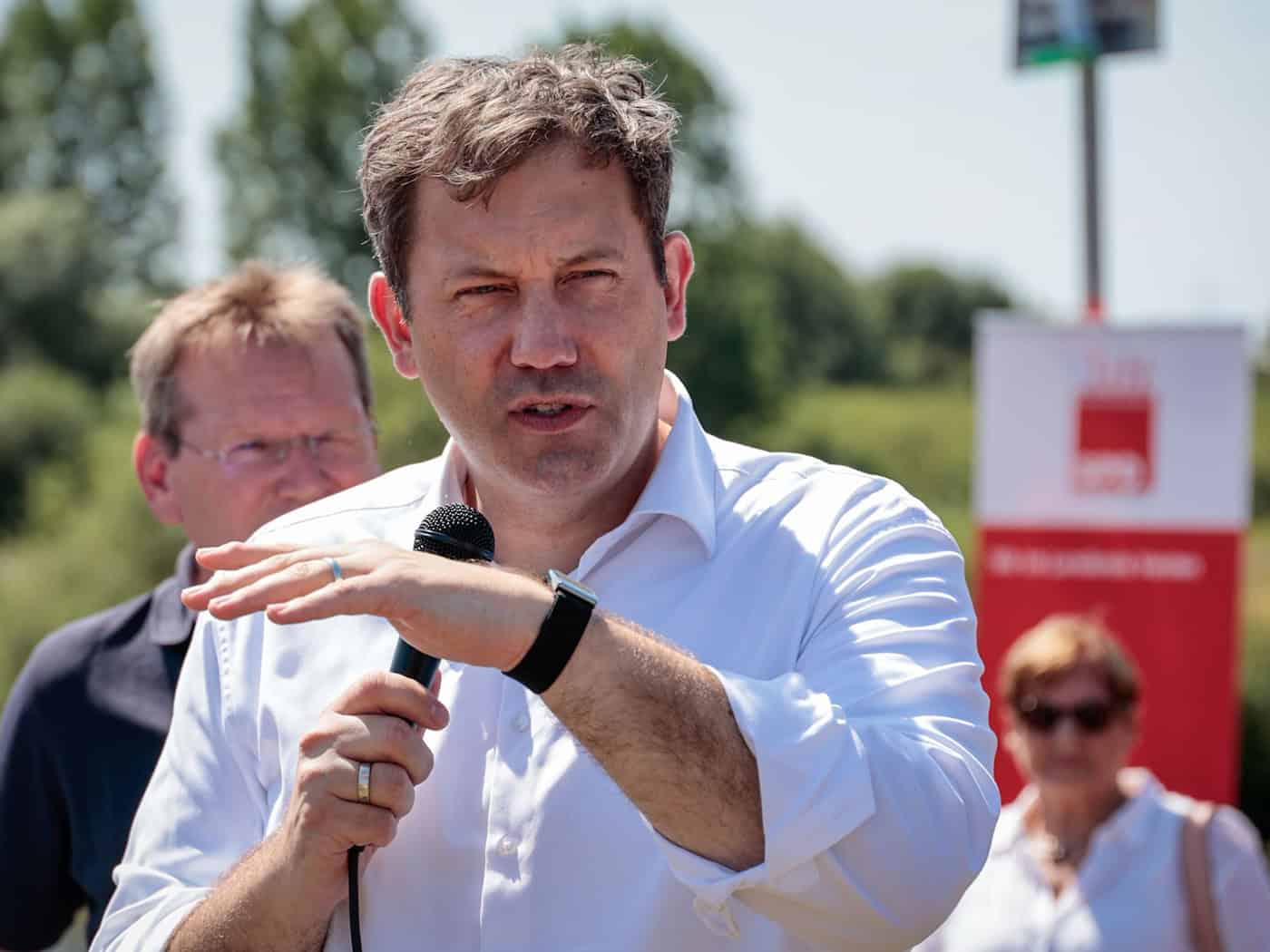 Der SPD-Vorsitzende Lars Klingbeil bei seinem Auftritt in Verden. / Foto: Focke Strangmann/dpa