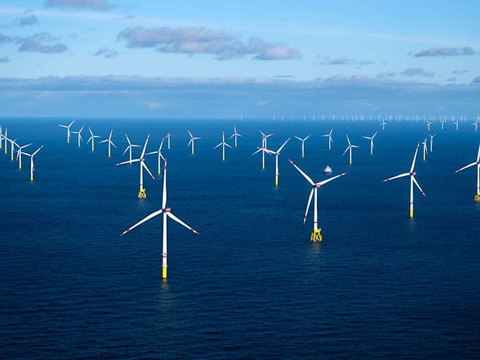 Windparks auf See sind längst etabliert – doch ihr Ausbau droht ins Stocken zu geraten. (Archivbild) / Foto: Sina Schuldt/dpa