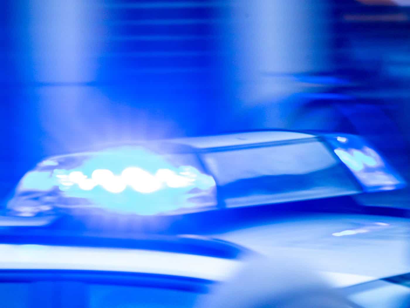 Mit Rinderhälften beladener Lkw kippt bei Hatten auf A29 – 130.000 Euro Schaden