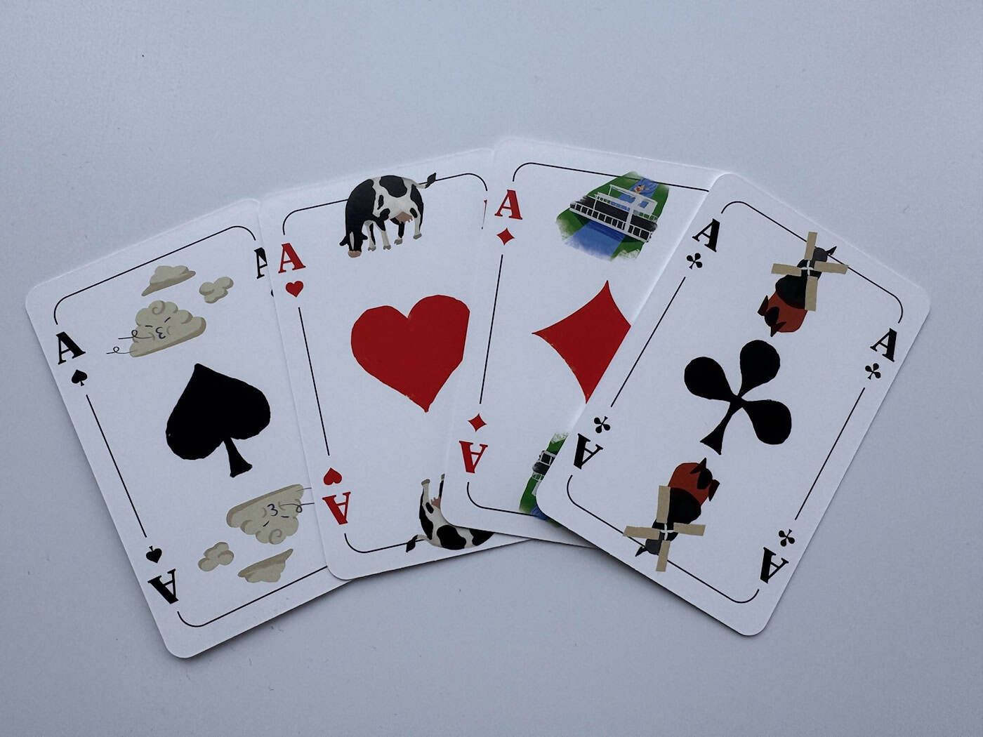 Den Spielklassiker gibt es nun auch mit ostfriesischen Motiven.  / Foto: ---/Ostfriesland Tourismus GmbH/dpa
