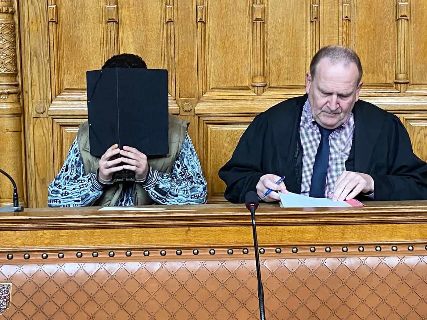 Das Opfer und der Angeklagte haben vor der Tat gemeinsam gefeiert.  / Foto: Janet Binder/dpa
