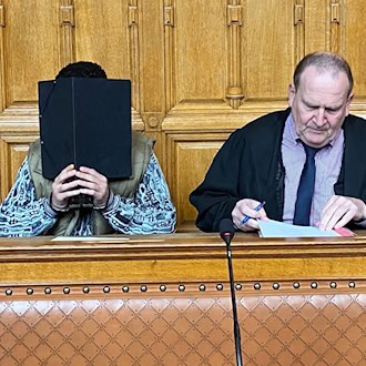 Das Opfer und der Angeklagte haben vor der Tat gemeinsam gefeiert.  / Foto: Janet Binder/dpa