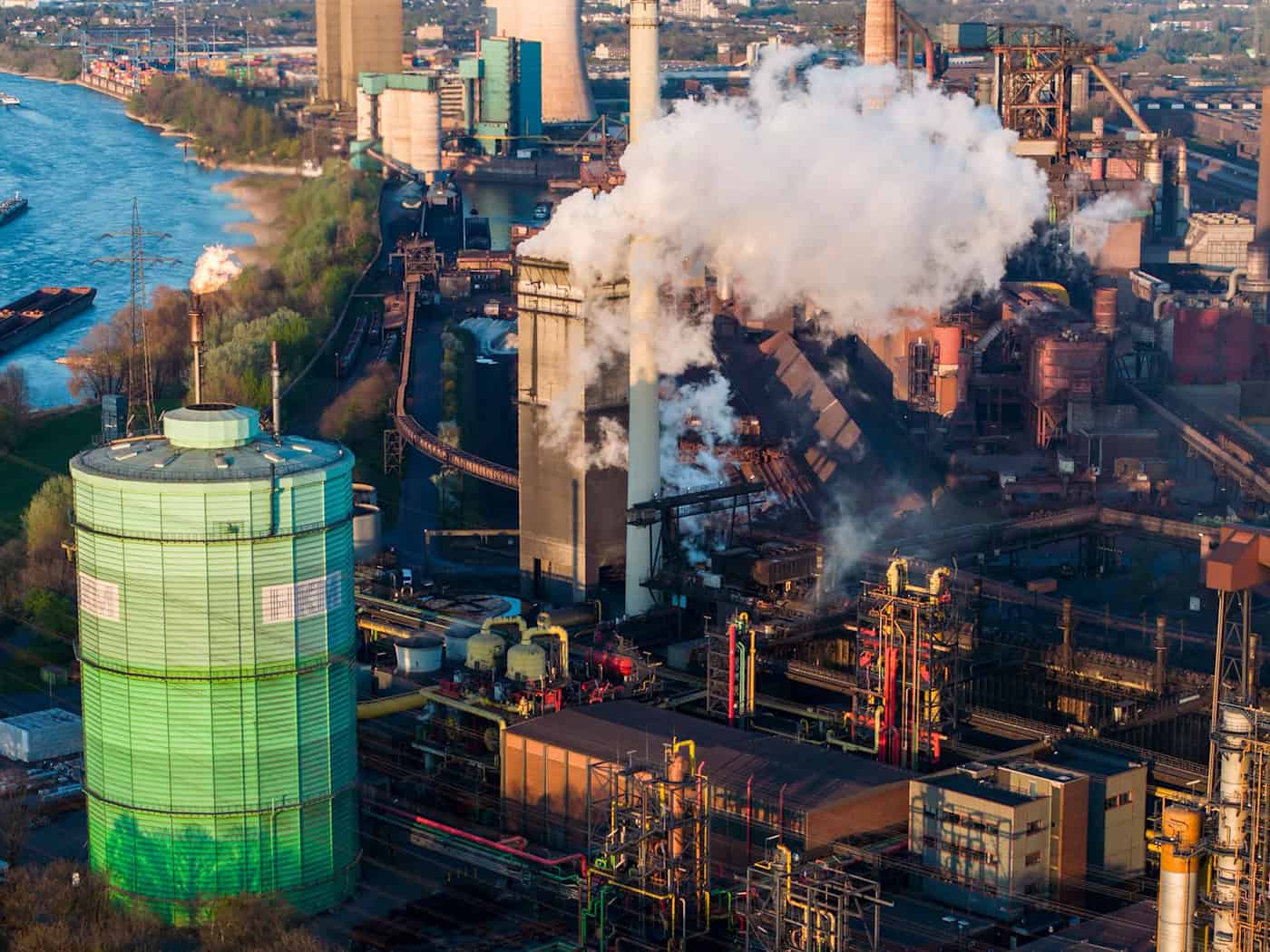 Blick auf das HKM-Werk in Duisburg. / Foto: Christoph Reichwein/dpa