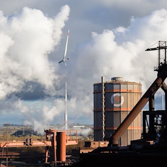 Die Salzgitter AG ist bereits dabei, seine Hochöfen durch klimaneutrale Anlagen zu ersetzen. (Archivbild) / Foto: Julian Stratenschulte/dpa