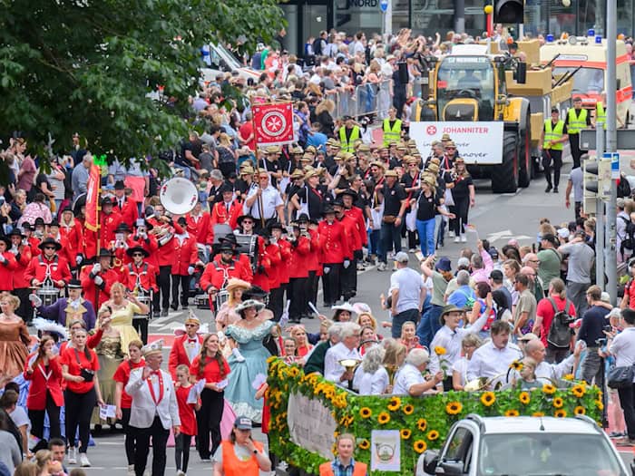 Rund 150.000 Zuschauer beim Schützenausmarsch in Hannover