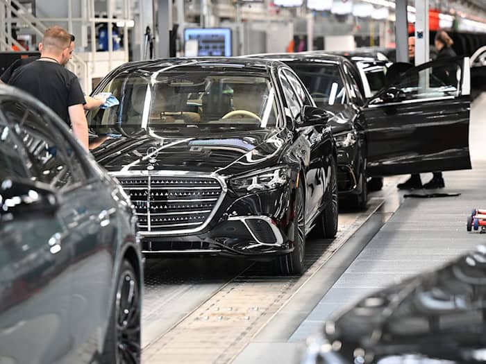 IG Metall ruft zu Protest bei Sparkurs bei Mercedes-Benz auf. (Archivbild) / Foto: Bernd Weißbrod/dpa