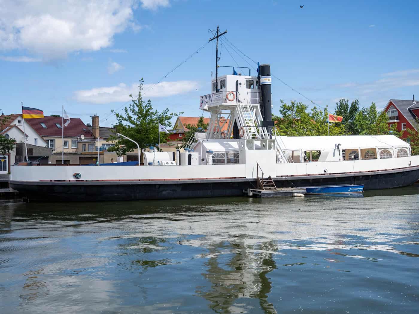 Die Eisenbahndampffähre «Stralsund» ist einzigartig, ihre Zukunft aber derzeit ungewiss. / Foto: Stefan Sauer/dpa