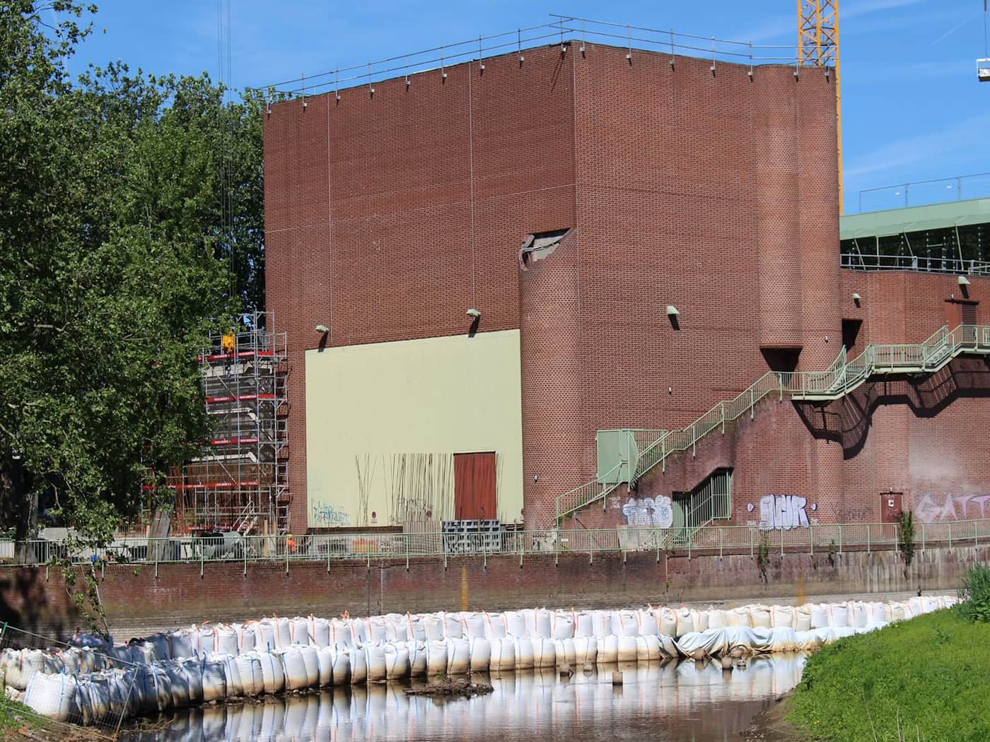 Das städtische Bühnenhaus in Bocholt wird saniert und erweitert. (Archivbild)  / Foto: Volker Danisch/dpa
