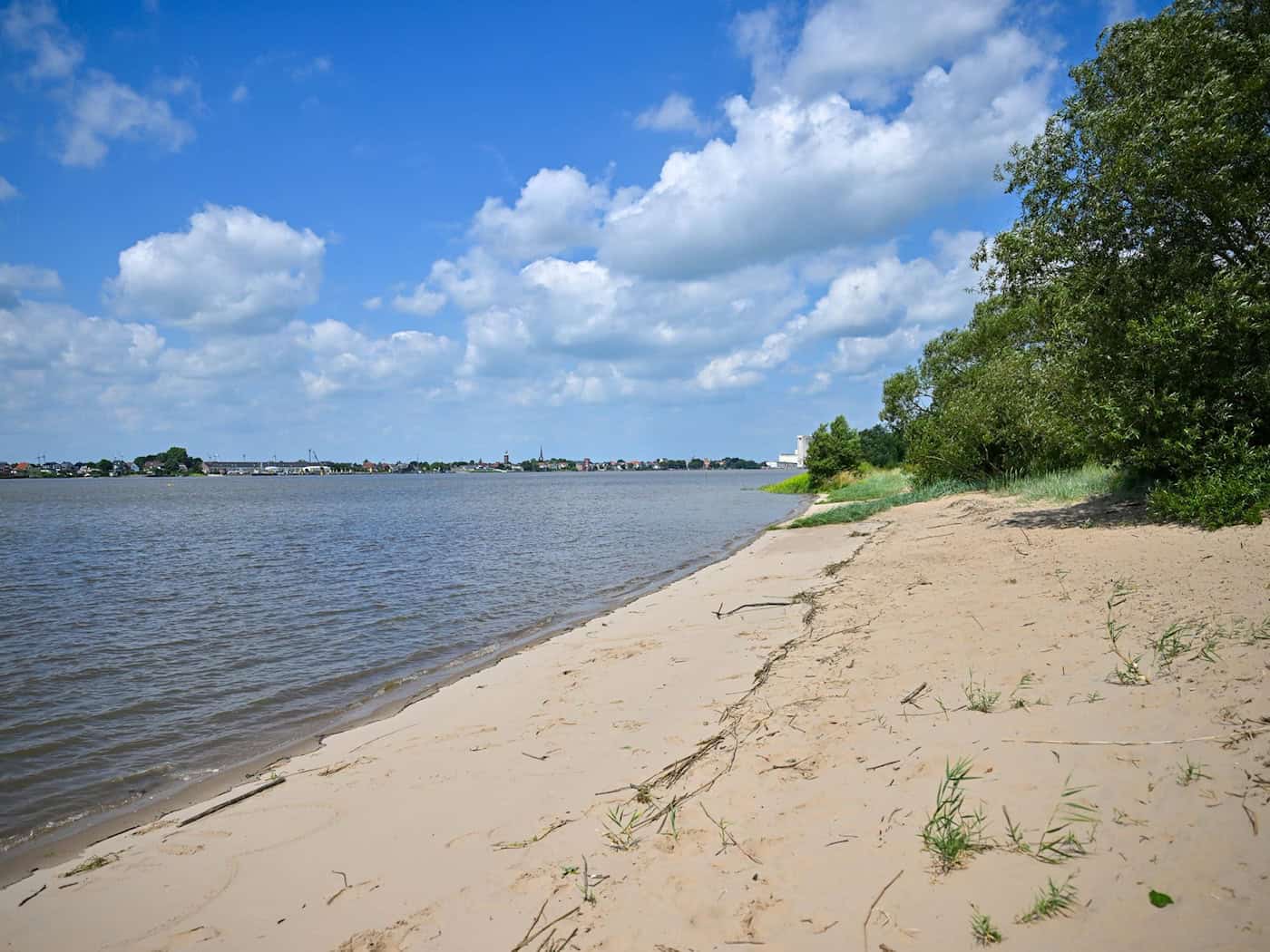 Verborgene Inseln an Norddeutschlands Küste: Halligen, Vogelparadiese und Riems