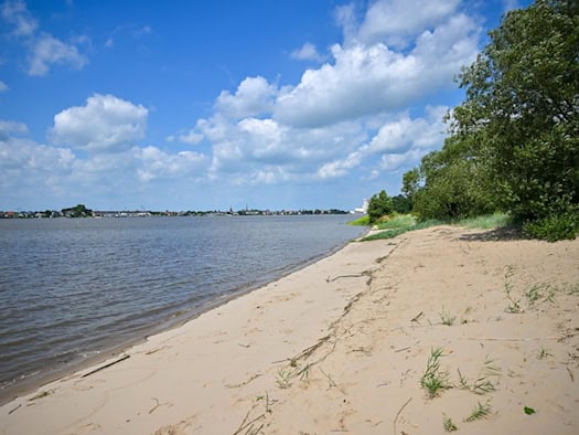 Verborgene Inseln an Norddeutschlands Küste: Halligen, Vogelparadiese und Riems