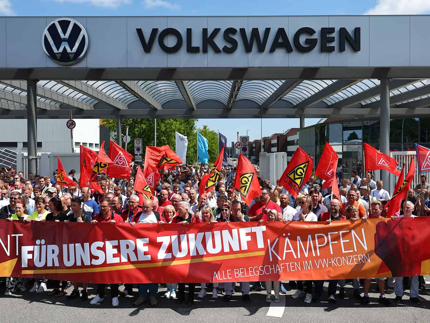 VW-Betriebsrat sieht Vertrauensverlust.  / Foto: Jan Woitas/dpa
