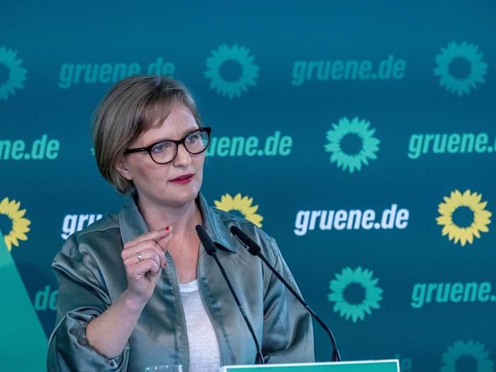 Die drohenden Werksschließungen bei VW sollten ein Weckruf sein, sagt Franziska Brantner, Bundesvorsitzende der Grünen. (Archivfoto) / Foto: Stefan Sauer/dpa