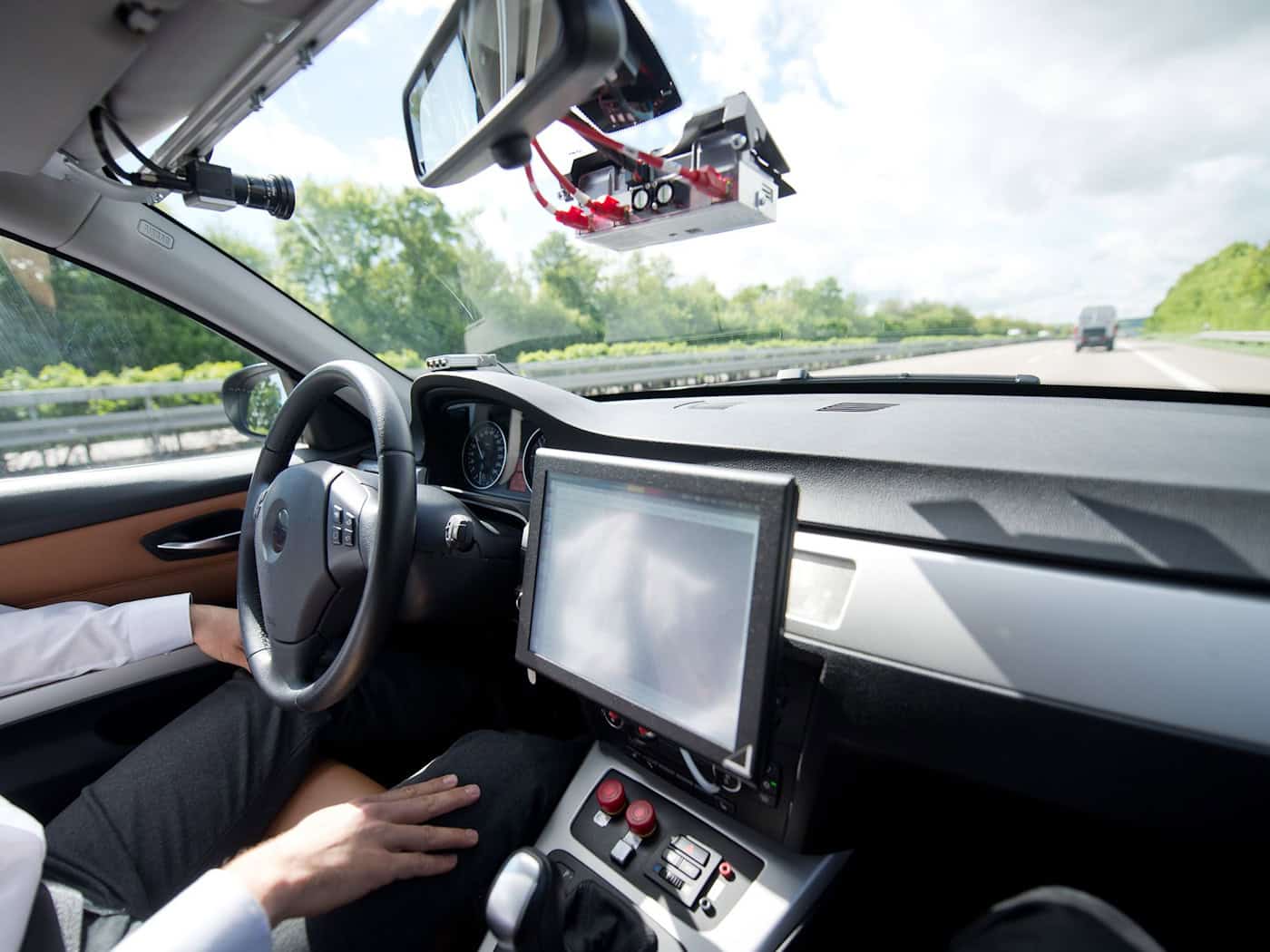 Beim automatisierten Fahren gehen Bosch und VW künftig getrennt Wege. (Archivbild) / Foto: Daniel Naupold/dpa