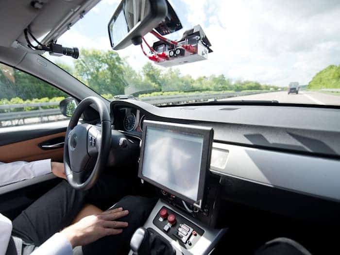 Beim automatisierten Fahren gehen Bosch und VW künftig getrennt Wege. (Archivbild) / Foto: Daniel Naupold/dpa