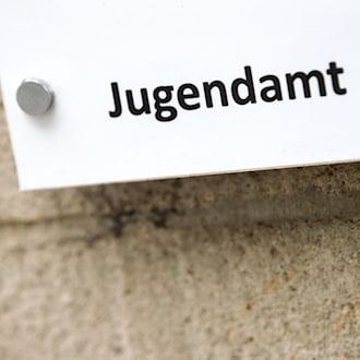 Kinder zwischen 9 und 13 Jahren wurden häufiger in Obhut genommen als ein Jahr zuvor. (Symbolbild) / Foto: Arno Burgi/dpa-Zentralbild/dpa