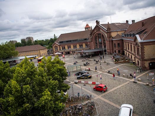 Zufällige Festnahme am Bahnhof: Mann muss vier Jahre in Haft