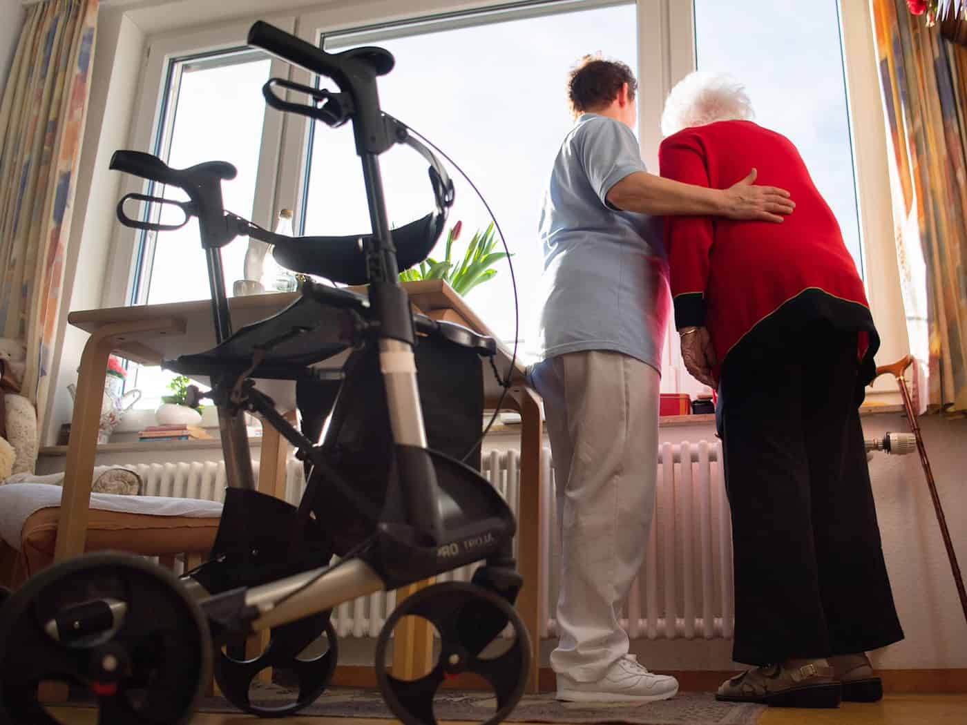 Nur einen Teil der Kosten für die Heimpflege übernimmt die Pflegeversicherung.  (Symbolbild) / Foto: Tom Weller/dpa