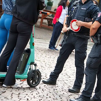 14-Jähriger flieht mit E-Scooter vor Kontrolle - vergeblich