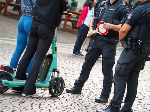 14-Jähriger flieht mit E-Scooter vor Kontrolle - vergeblich
