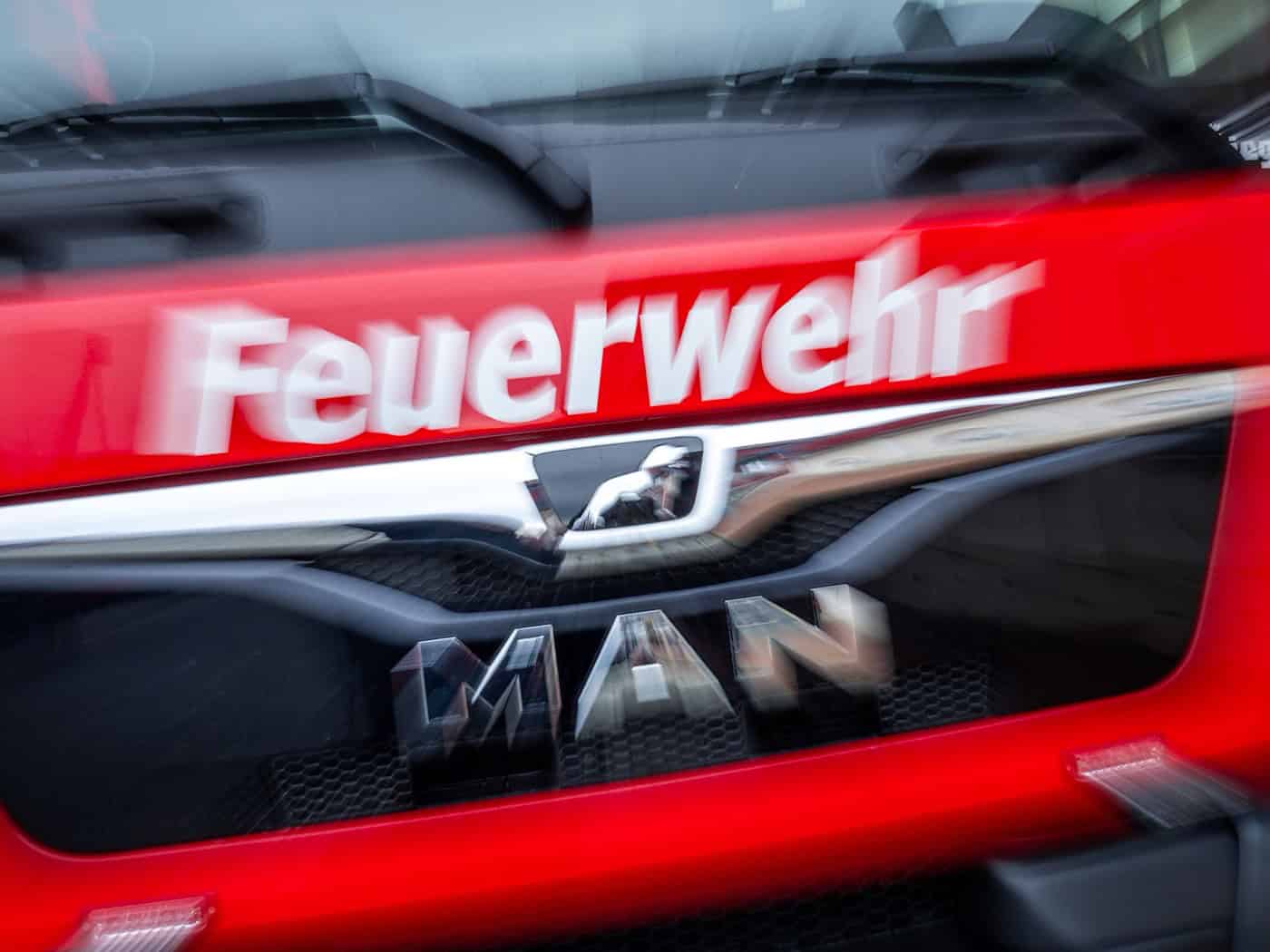 Auflieger mit alkoholfreiem Bier brennt völlig aus